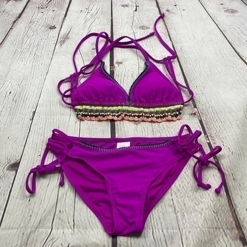 UEC Xhileration magenta macrame triangle bikini top and string bottom